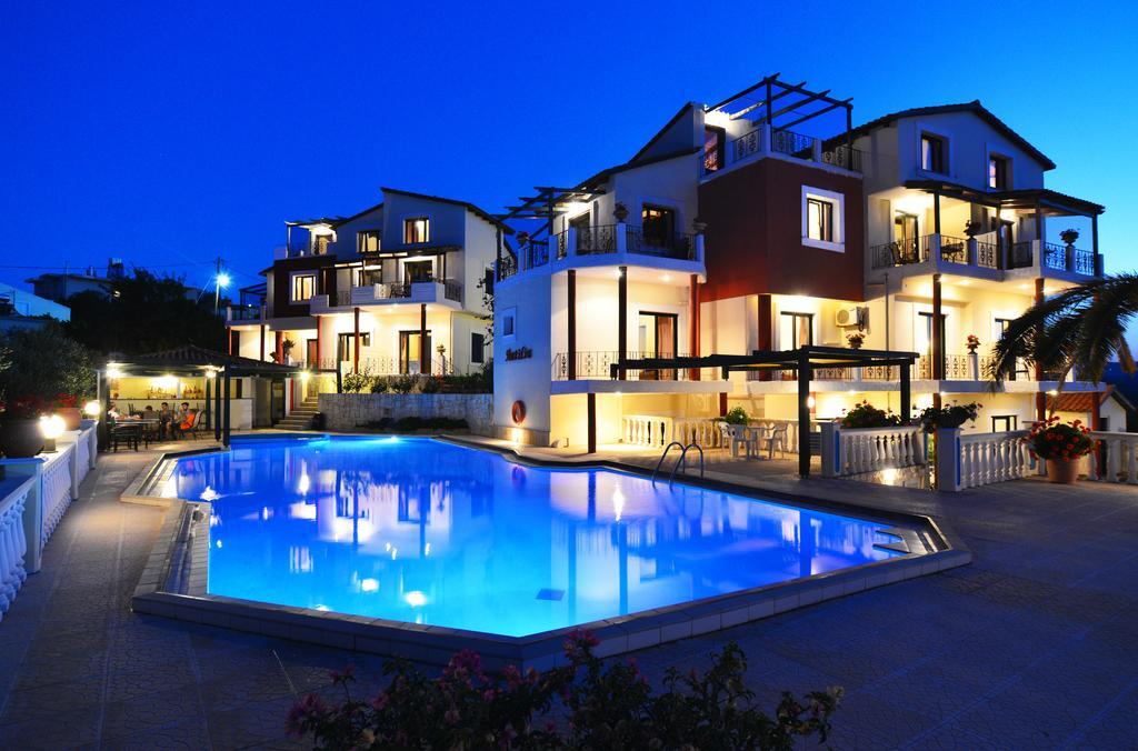 Antilia Apartments ตาวโรไนติส ภายนอก รูปภาพ
